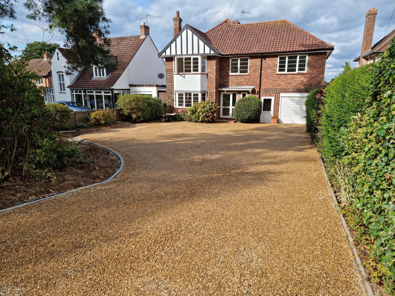 This is a newly installed tar and chip driveway installed by Brixworth Driveways